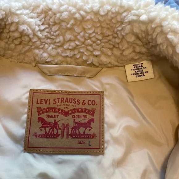 Levi’s women’s Sherpa trucker jacket- Large - Picture 2 of 6